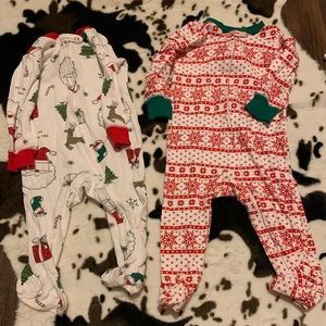 Carter’s Christmas PJ bundle 9m